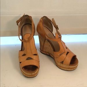 Chloe tan leather wedges